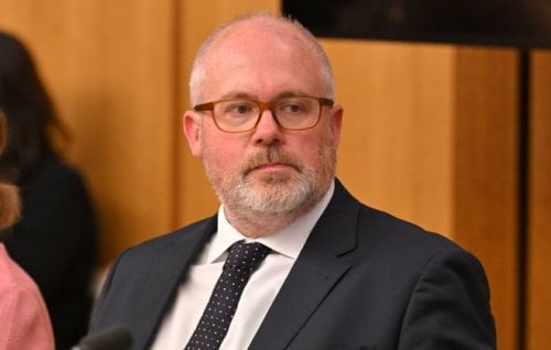 Image for article: Labor shrinks from AI rules