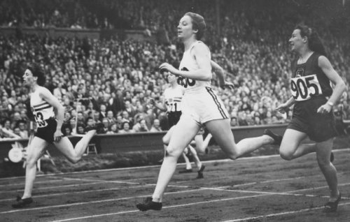 Image for article: How Shirley Strickland ran foul of ASIO