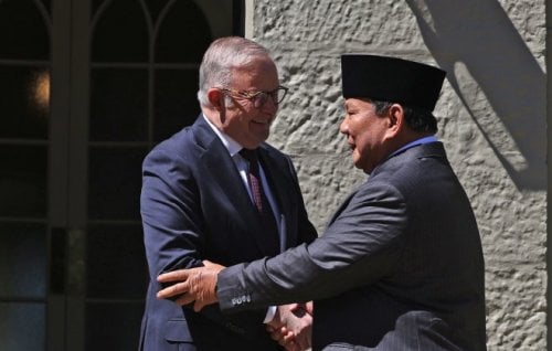 Image for article: Australia and Indonesia sign landmark security treaty