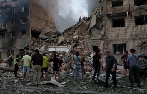 Image for article: Trump blocks G7 statement on Ukraine as Russia attacks