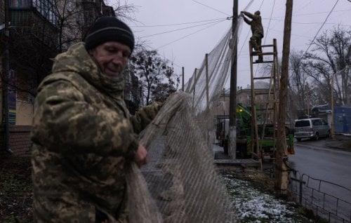 Image for article: Trump urges Zelensky to make concessions on peace deal