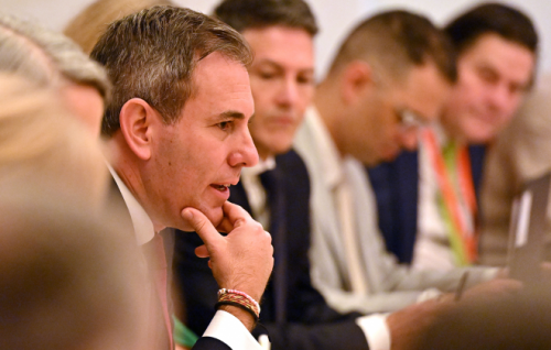 Image for article: Economic round table recycles broken ideas